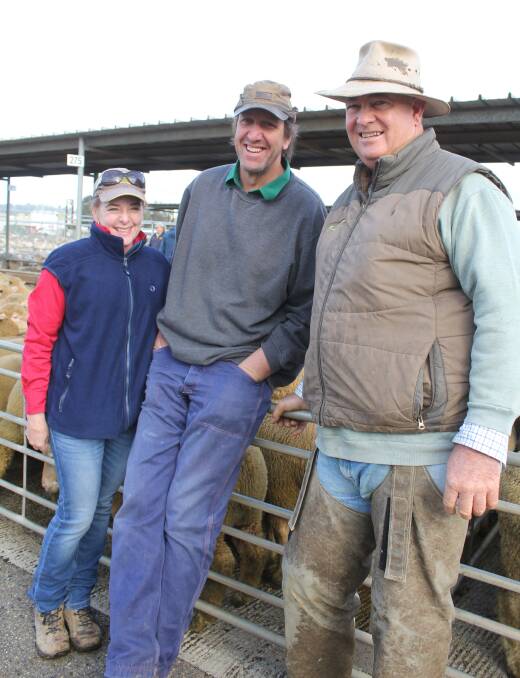 THE BOX SEAT: Vendors Jodie Dobbie and Doug Constance of "Werralong", Berridale are pictured with GJ Hulm livestock agent Greg Hulm. Picture: Nikki Reynolds 
