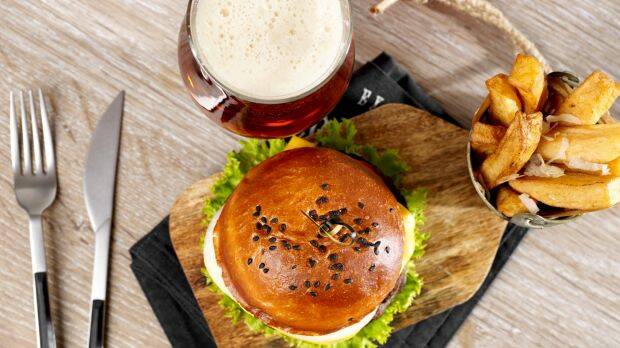 A vegetable burger can be a delicious alternative. Photo: iStock
