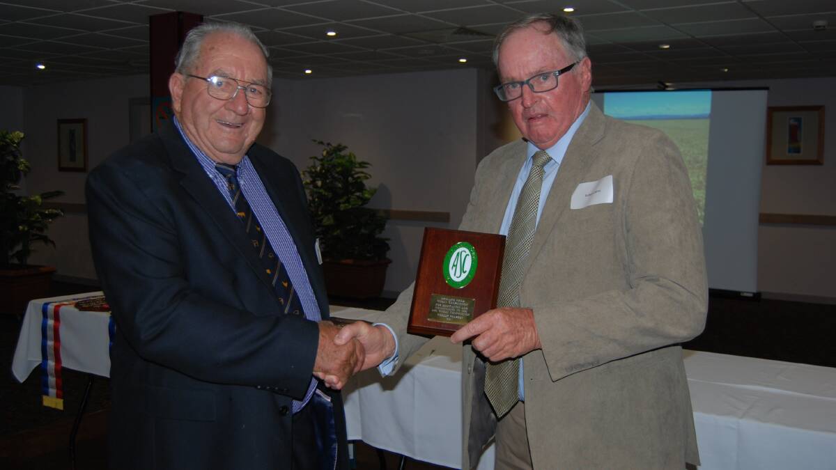 Judge, Tom Dwyer, Forbes, presents a dedication award for Phillip Pearson, Duri, for his dedication to the competition, accepted on his behalf by Robert Carey, Tamworth. 
