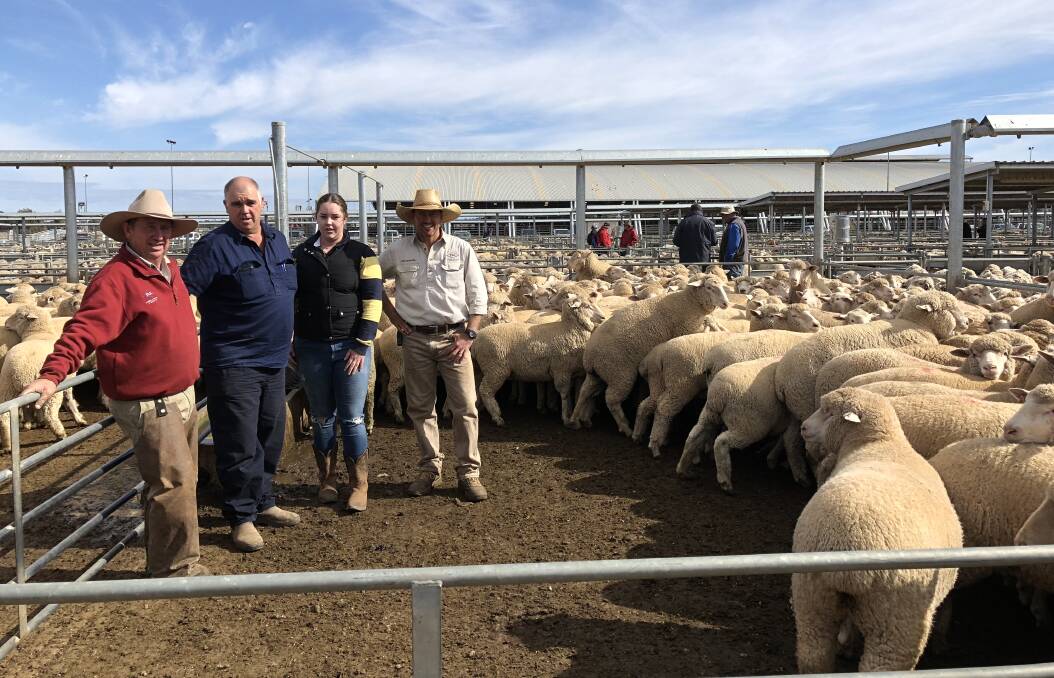 PREFECT PRESENTATION: Forbes Livestock auctioneers Tim Mackay and Randall Grayson with vendor Graeme Spackman and Nikki and their exceptional pen of lambs. 