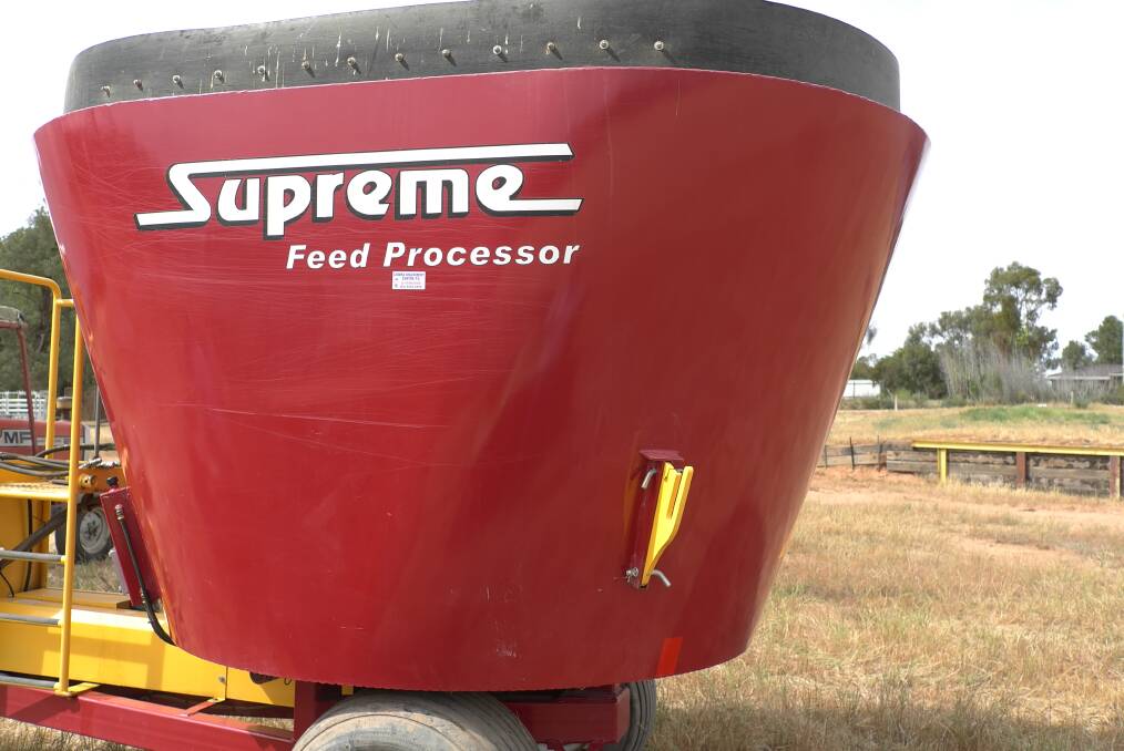 Supreme 400 tub mixer with scales