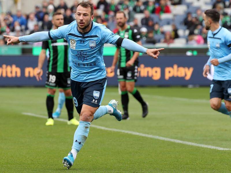 Adam Le Fondre netted both goals in Sydney FC's away win over Western United.