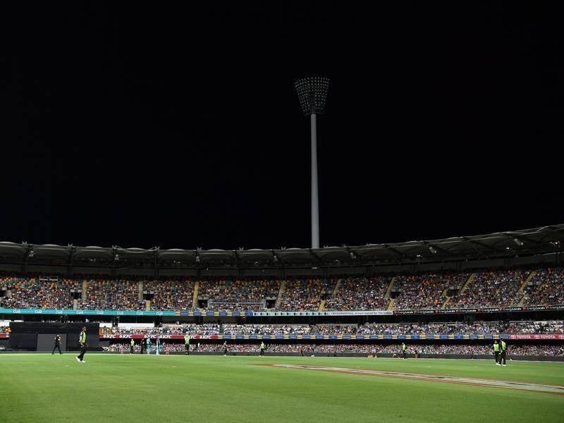 Sydney Thunder want two competition points after their BBL game was halted by a floodlight glitch.