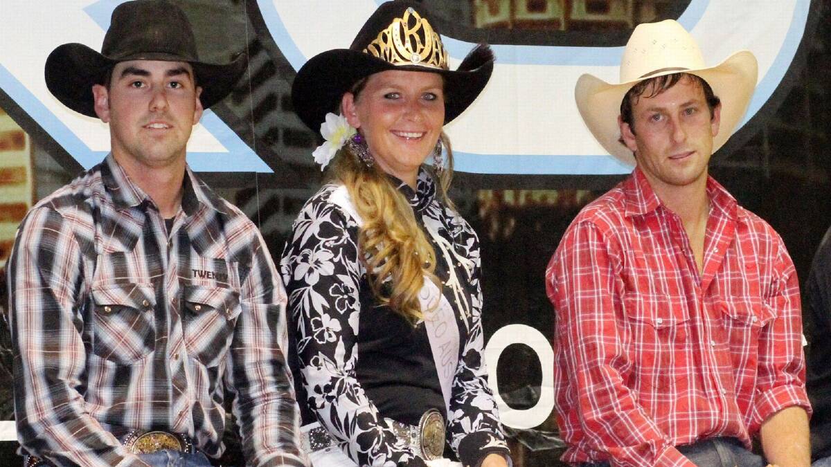 Cowboys Brad Pierce (left) and Rhys Angland with Miss Rodeo Australia Bobbie-Jo Geisler. Picture: French’s Rodeo Photos